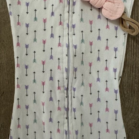 SwaddleMe Newborn Sleep Sack Swaddle and matching hair piece - Picture 5 of 13